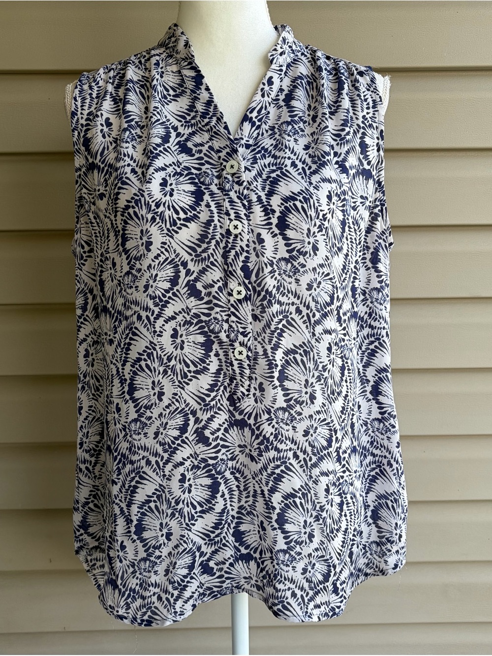 •Cabi• Sleeveless Floral Print Popover Blouse - Size Medium
